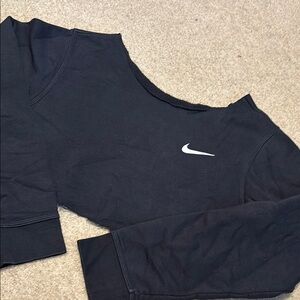 Nike Black cropped crewneck sweatshirt.